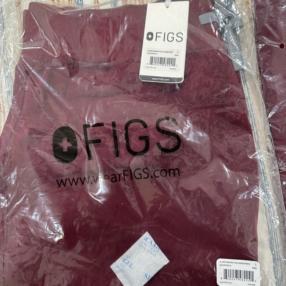 Figs Burgundy Scrub Bottom